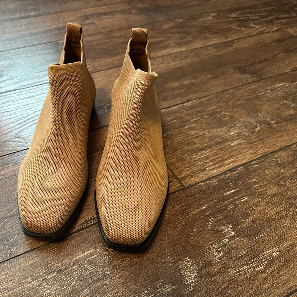 Vivaia Ryan Square Toed Waterproof Boots Size EU 41.5 / US 9 1/2 Women's Nutmeg.